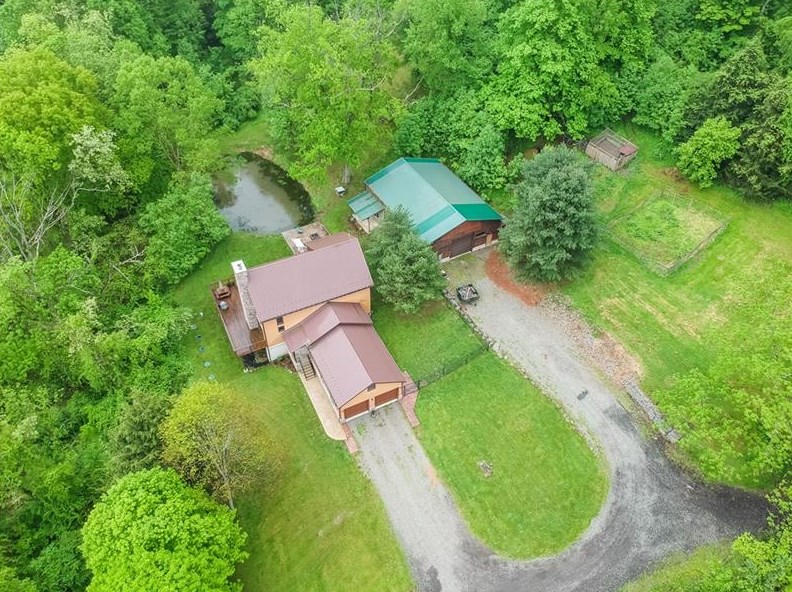 338 Monkey Wrench Rd, Greensburg, PA 15601-6246