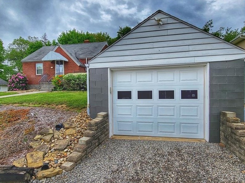 110 Campbell Ave, Butler, PA 16001-3007