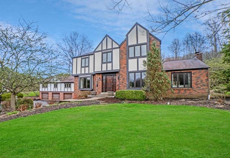 250 Overbrook Rd, Valencia, PA 16059-3028
