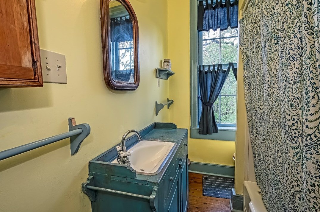 64 Skylark Dr, Washington PA  15301-9320 exterior