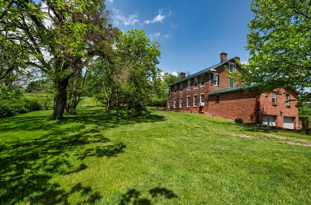 64 Skylark Dr, Washington PA  15301-9320 exterior