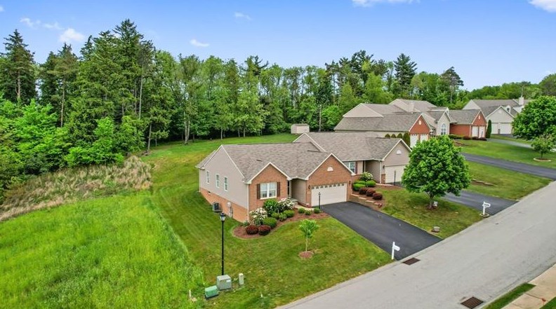 457 Eton Dr, Greensburg, PA 15601-7420