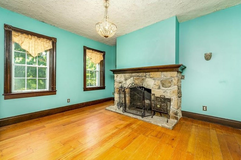 5726 Oakhill Rd, Gibsonia, PA 15044