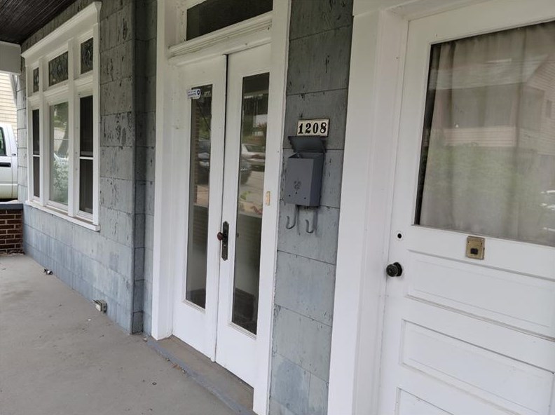 1208 Meadow St, Mckeesport, PA 15132-5411