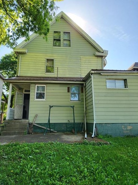 715 Carlisle St, New Castle, PA 16101