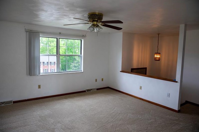 320 Laddie Dr, Washington, PA 15301-1335