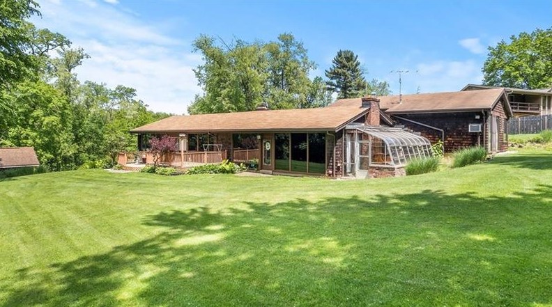 3471 Park Rd, Bethel Park, PA 15102-1138