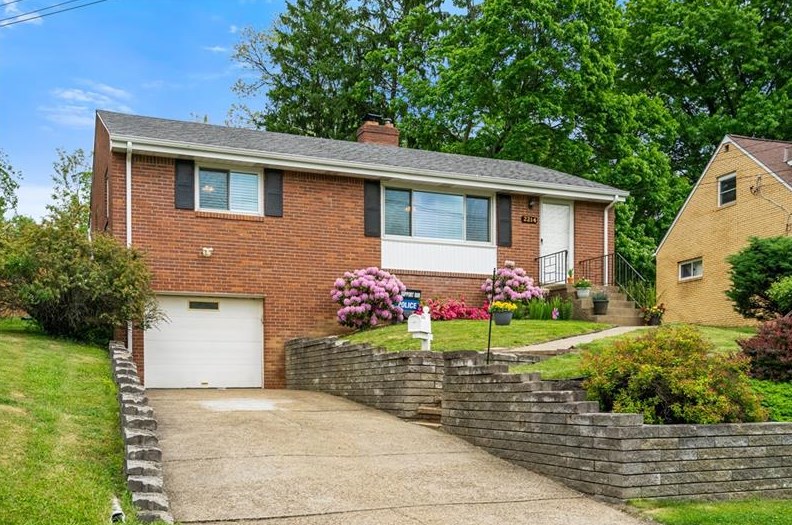 2214 Superior St, Bethel Park, PA 15102-2138
