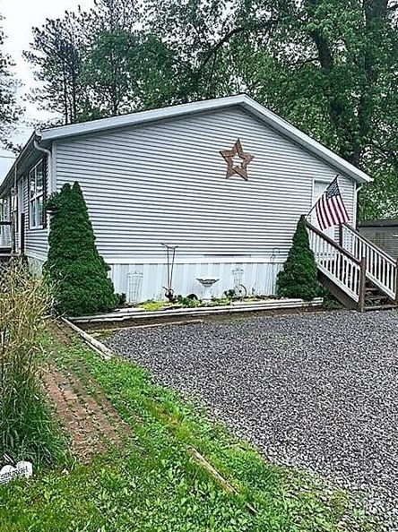 113 Brook Ln, Valencia, PA 16059