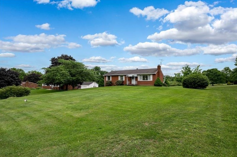 162 Cooper Rd, Cabot, PA 16023-9747