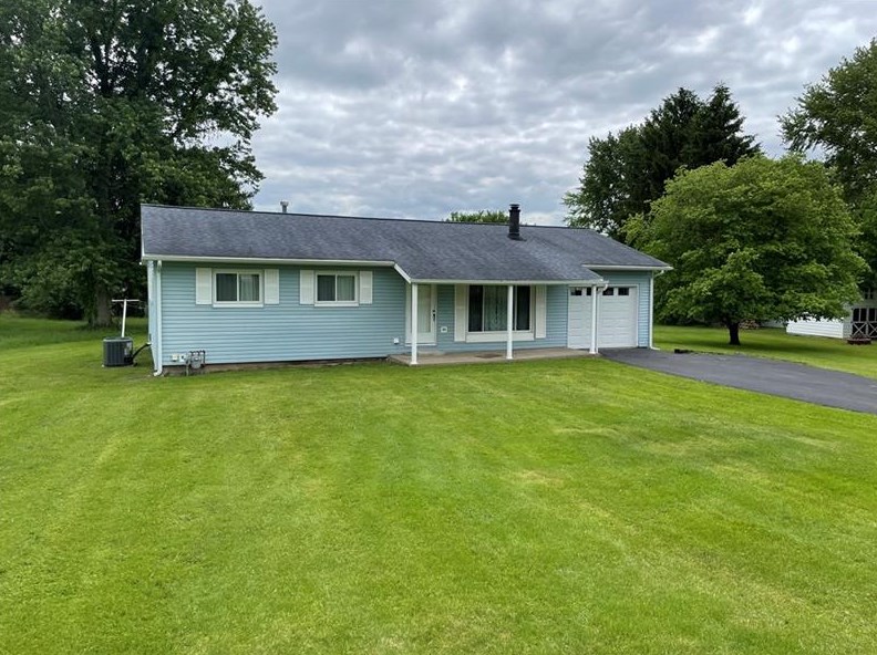 108 Circle Dr, Greenville, PA 16125