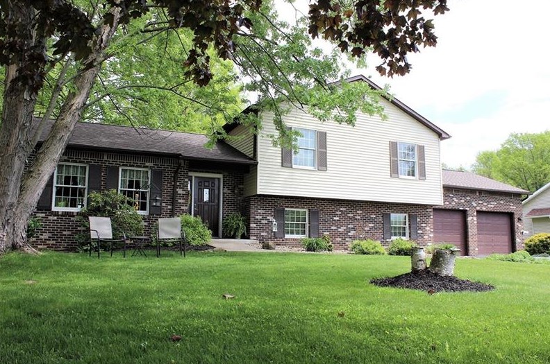 1872 Laclair Dr, New Castle, PA 16101-2728