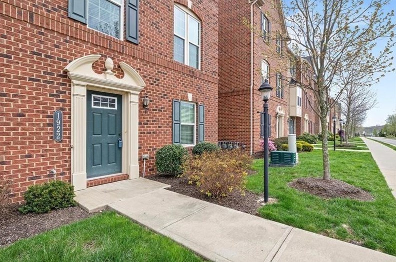 1922 Georgetown Dr, Sewickley, PA 15143