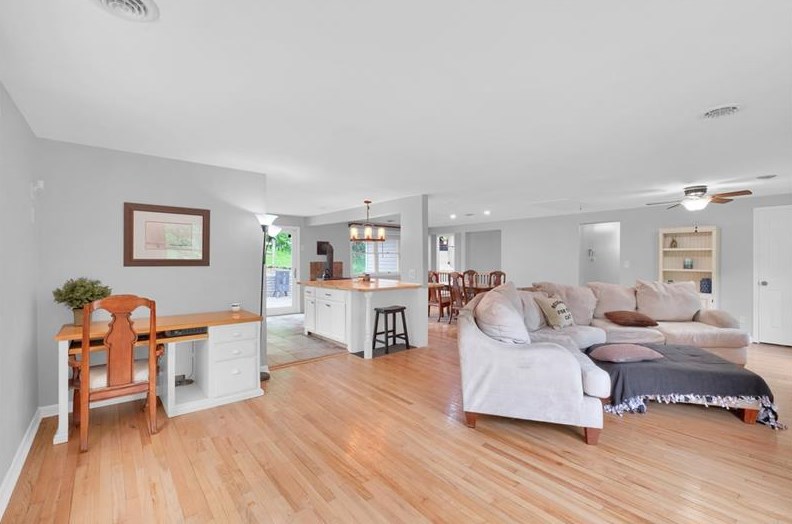 250 Beaver Rd, Jeannette, PA 15644