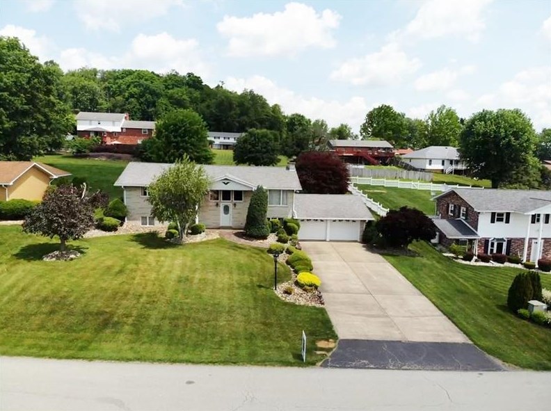 2014 Lexington Dr, Connellsville, PA 15425