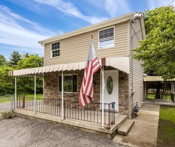 951 Frazier St, Springdale, PA 15144-1752