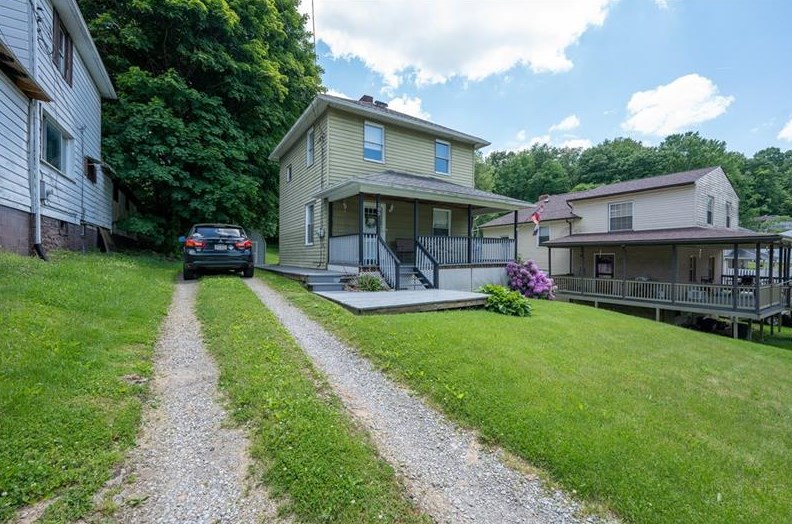 105 2nd St, Slickville, PA 15684