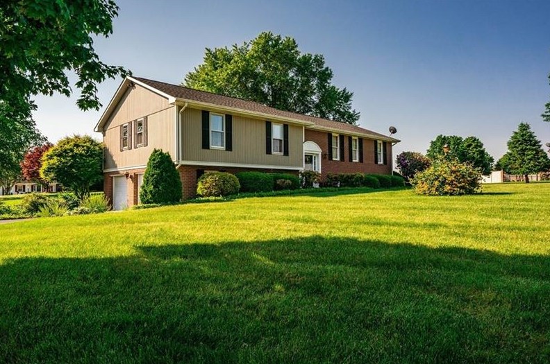 50 Stonegate Rd, Indiana, PA 15701