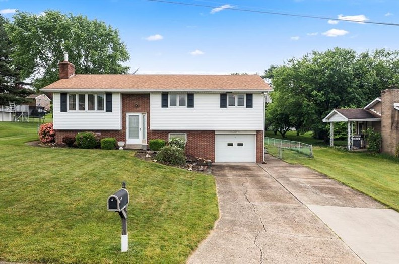125 Parker St, Houston, PA 15342-1036