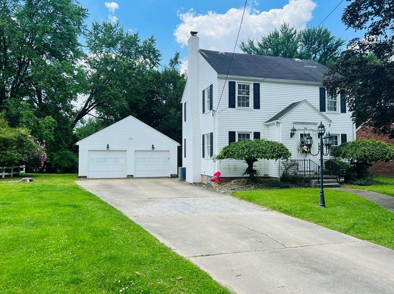 126 Clenmoore Blvd, Hermitage, PA 16105