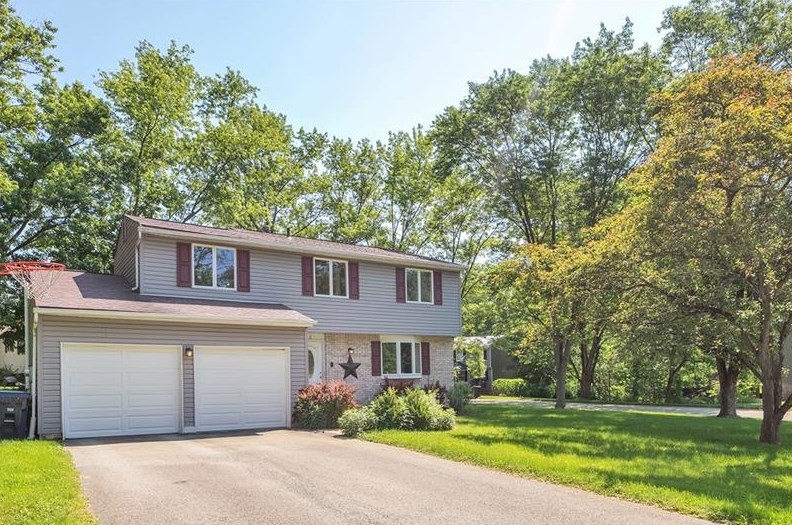 2 Fawn Ln, Export, PA 15632-8932