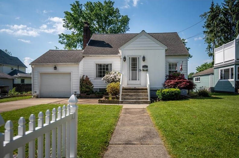 1560 Westerman Rd, Hermitage, PA 16148