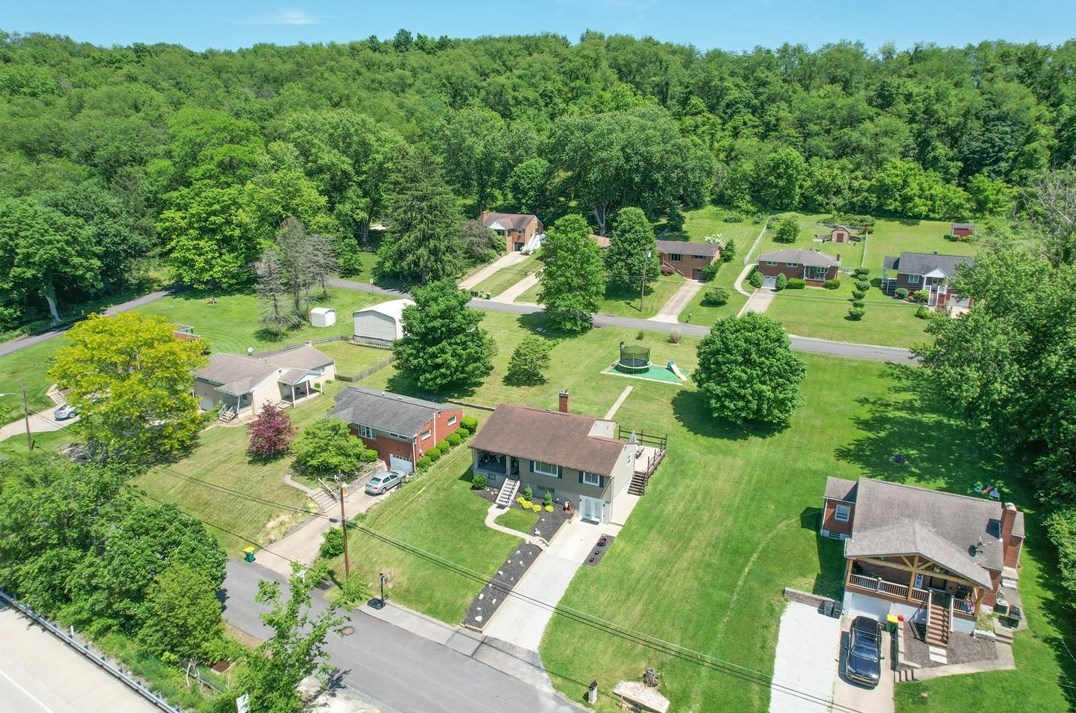 122 Woodlawn Ave, Cecil, PA 15321-1250