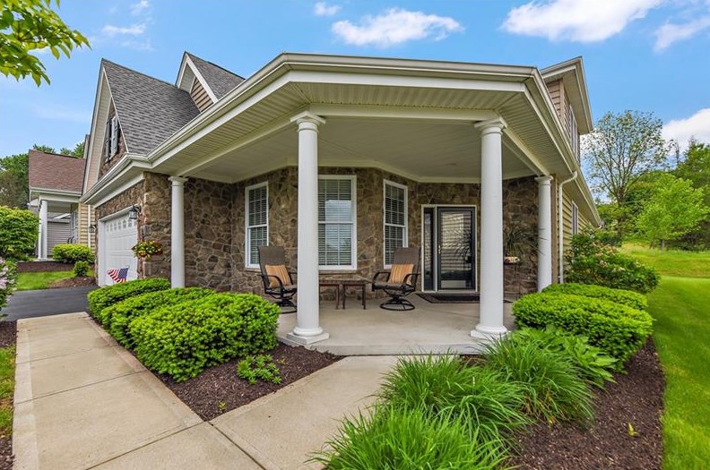215 Patriot Ln, Freedom, PA 15042-2675