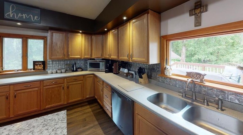 843 Sunset Dr, Butler, PA 16001-1143