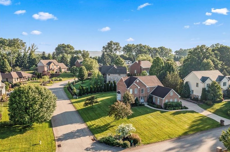 1309 Summit Dr, Oakmont, PA 15139