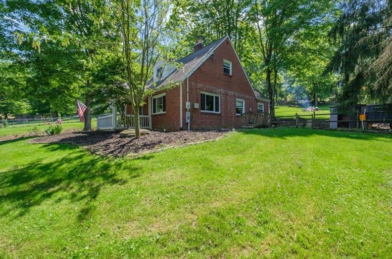 5989 Dashwood Dr, Bethel Park, PA 15102-1364