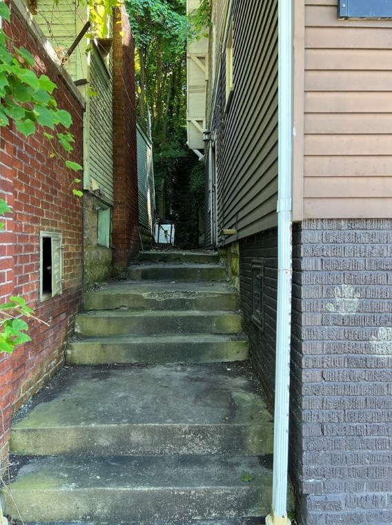 405 Lookout Ave, North Charleroi, PA 15022