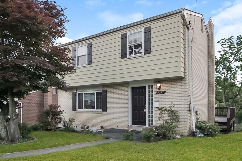 5337 Elmwood Dr, Pittsburgh, PA 15227