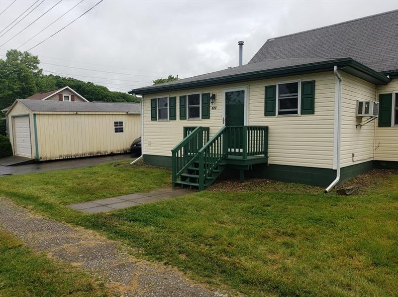 823 Eiselman Ave, Indiana, PA 15701-3725