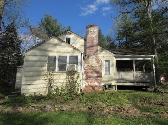 7 White Oak Rd, Laughlintown, PA 15655