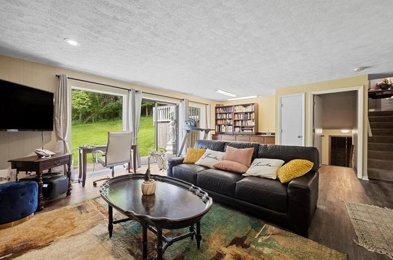 4691 Hidden Pond Dr, Allison Park PA  15101-2523 exterior