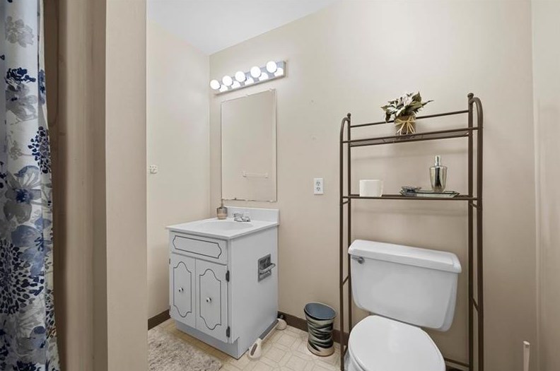 4691 Hidden Pond Dr, Allison Park PA  15101-2523 exterior