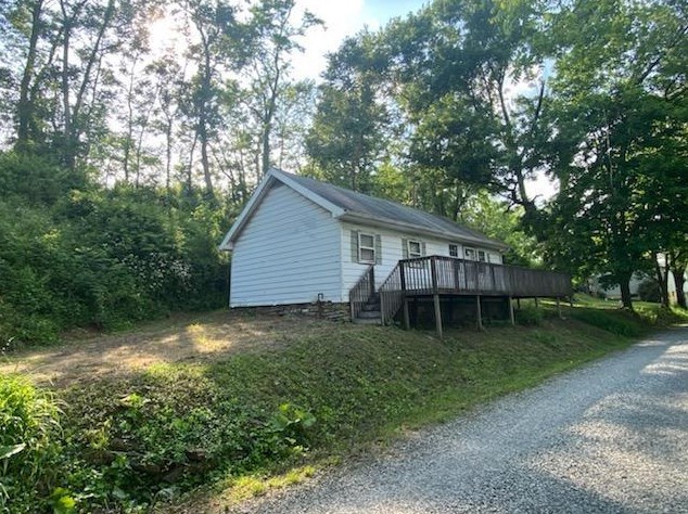 15 Porter Hill Rd, West Alexander, PA 15376