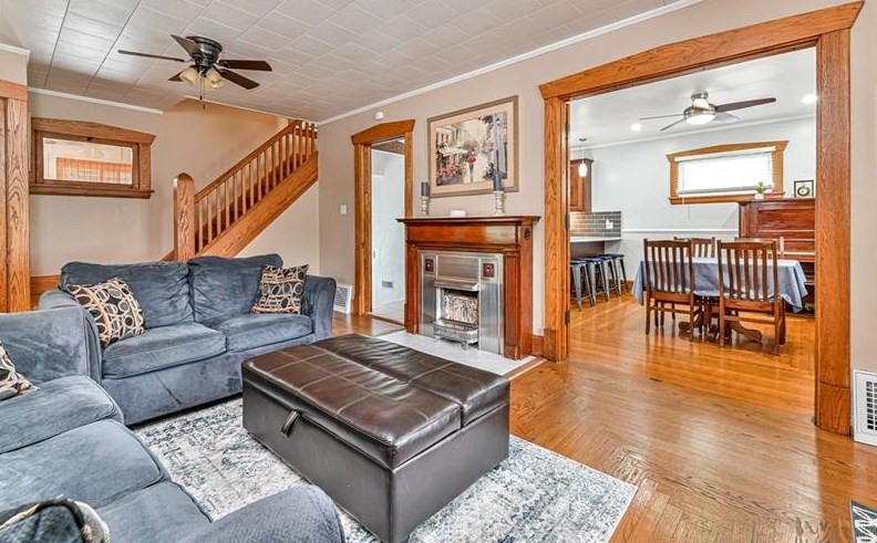 701 1st Ave, Ellwood City, PA 16117-1108