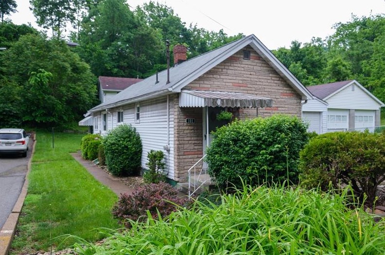 101 Radosh Dr, Trafford, PA 15085