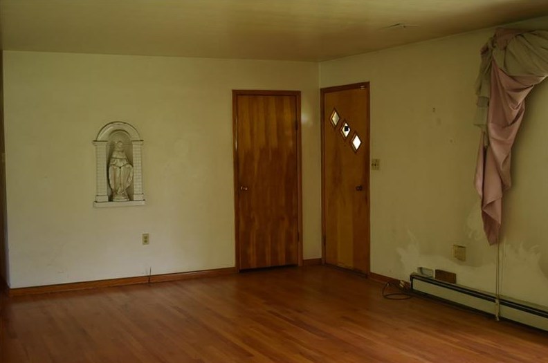 359 Armstrong Dr, Washington, PA 15301-7725