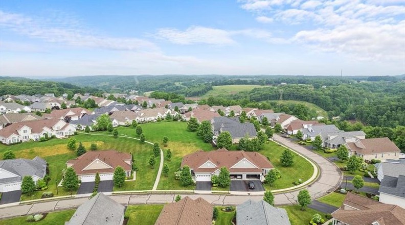 330 Patriot Ln, Freedom, PA 15042
