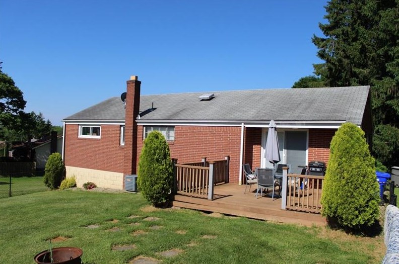 118 Springhouse Dr, Butler, PA 16001-1229