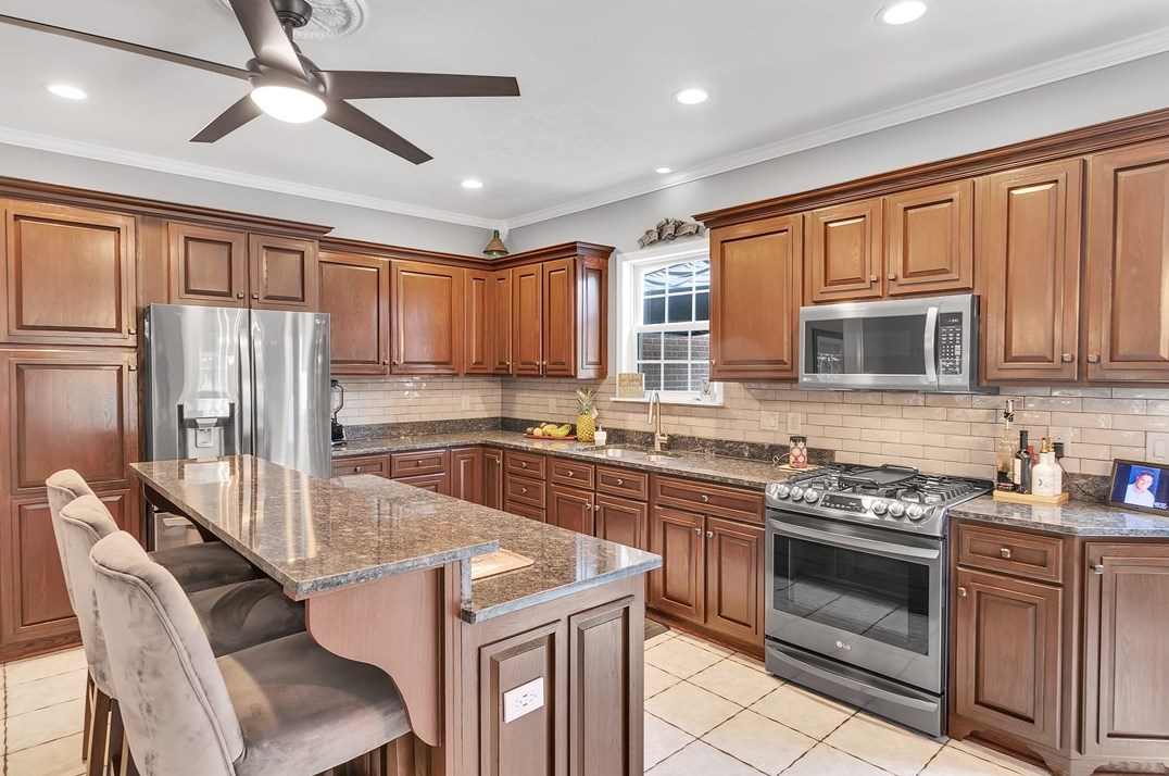 170 Creston Ave, Ellwood City PA  16117-6482 exterior