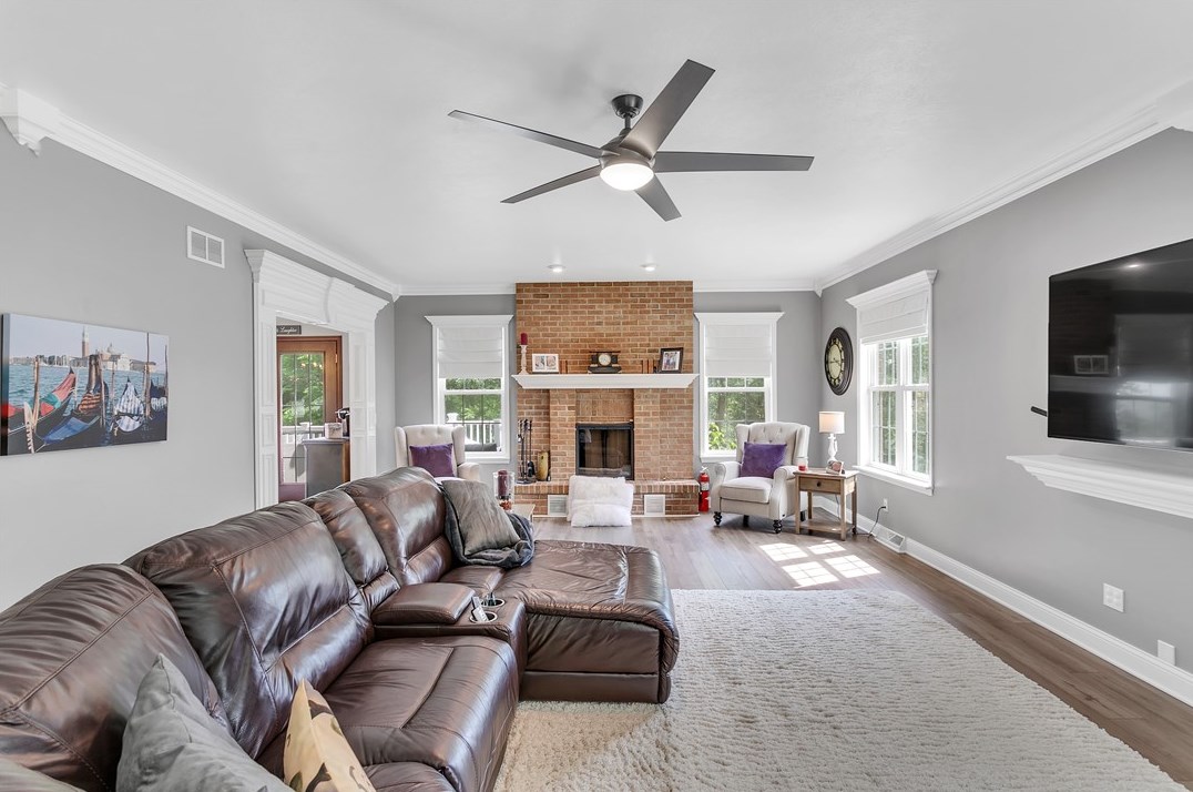 170 Creston Ave, Ellwood City PA  16117-6482 exterior