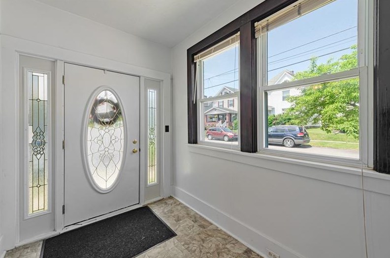 112 5th St, Youngwood, PA 15697-1316