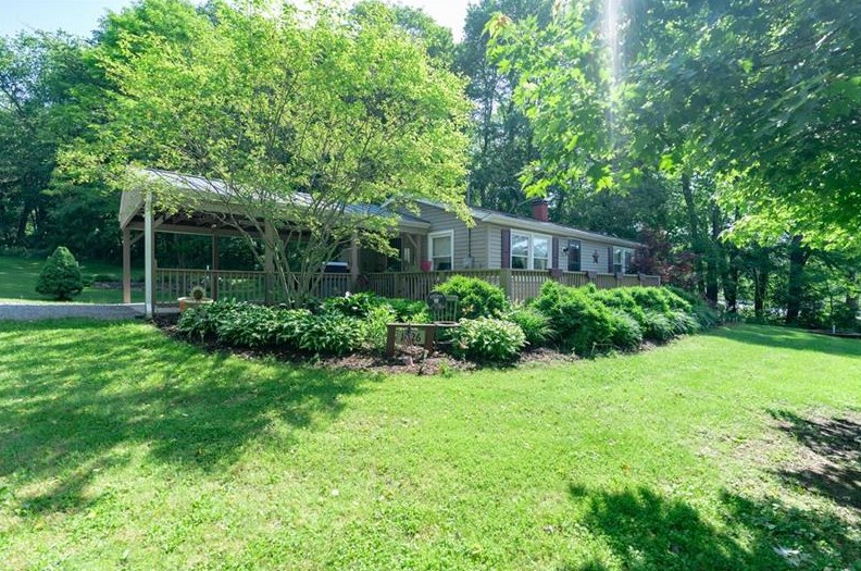 1426 S Center St Ext, Grove City, PA 16127