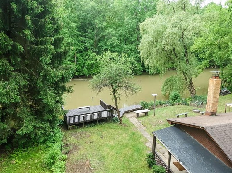 206 Creek Side Ln, Slippery Rock, PA 16057