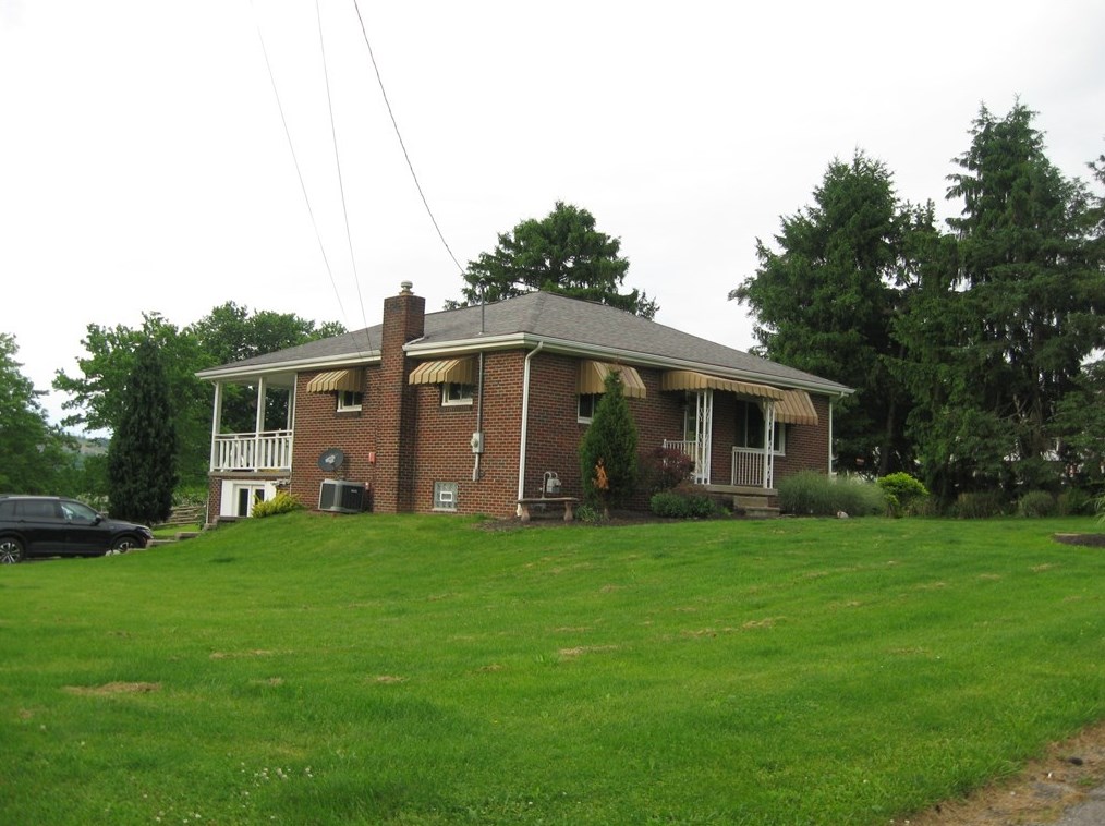 374 Franklin St, Ellwood City, PA 16117-2973