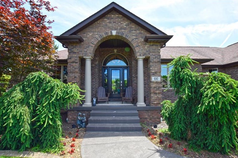 690 Ashton Ct, North Huntingdon, PA 15642